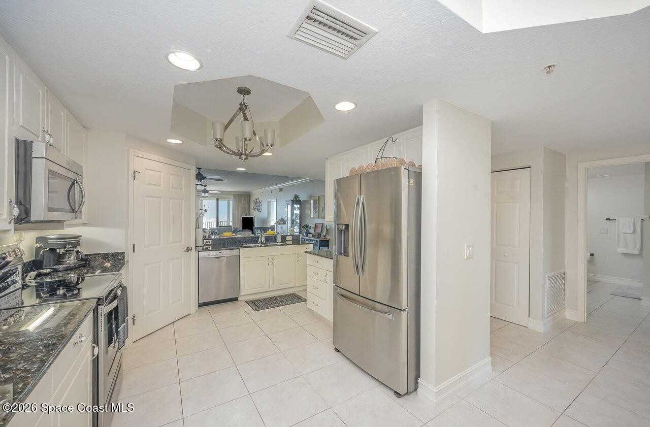 7 Indian River Ave - Photo 6 of 50
