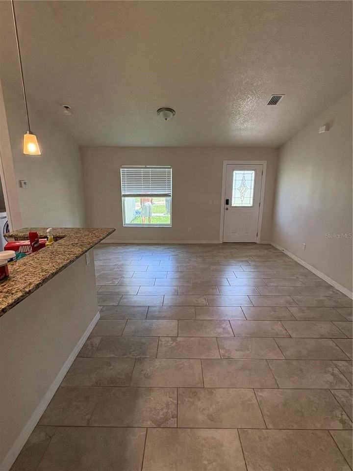 4505 E Walker St - Photo 6 of 13