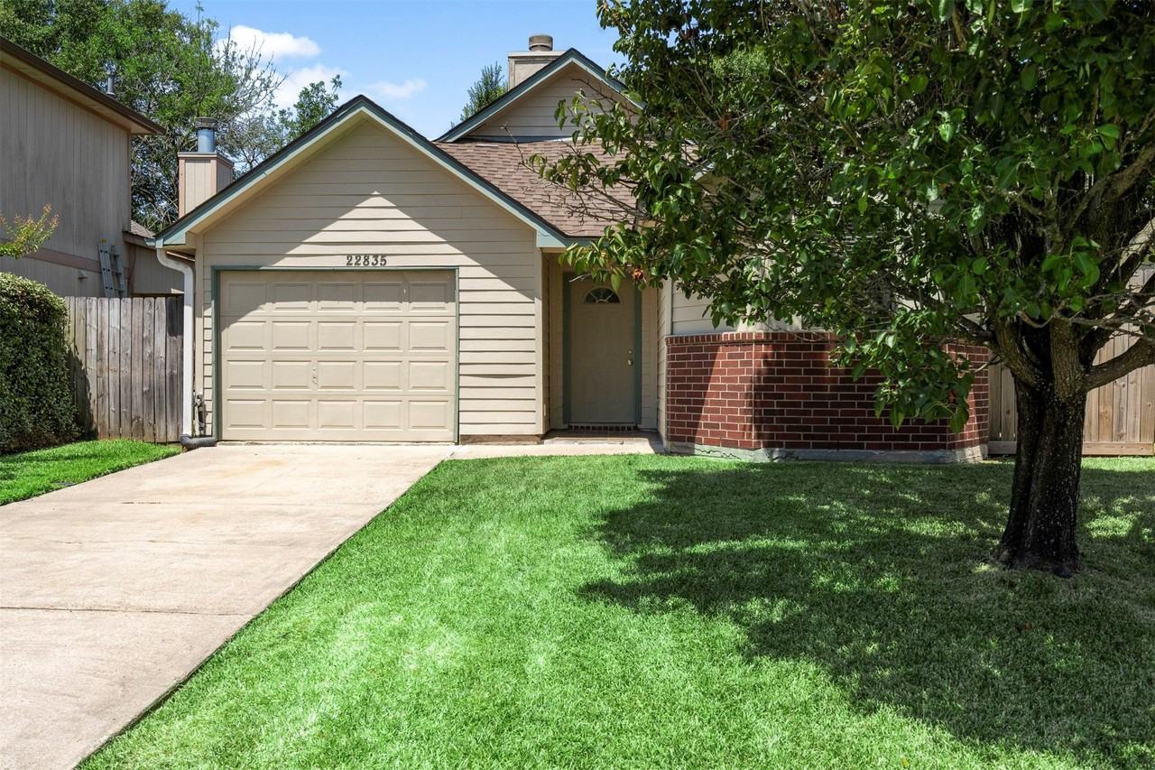 22835 Sherioaks Ln - Photo 2 of 12