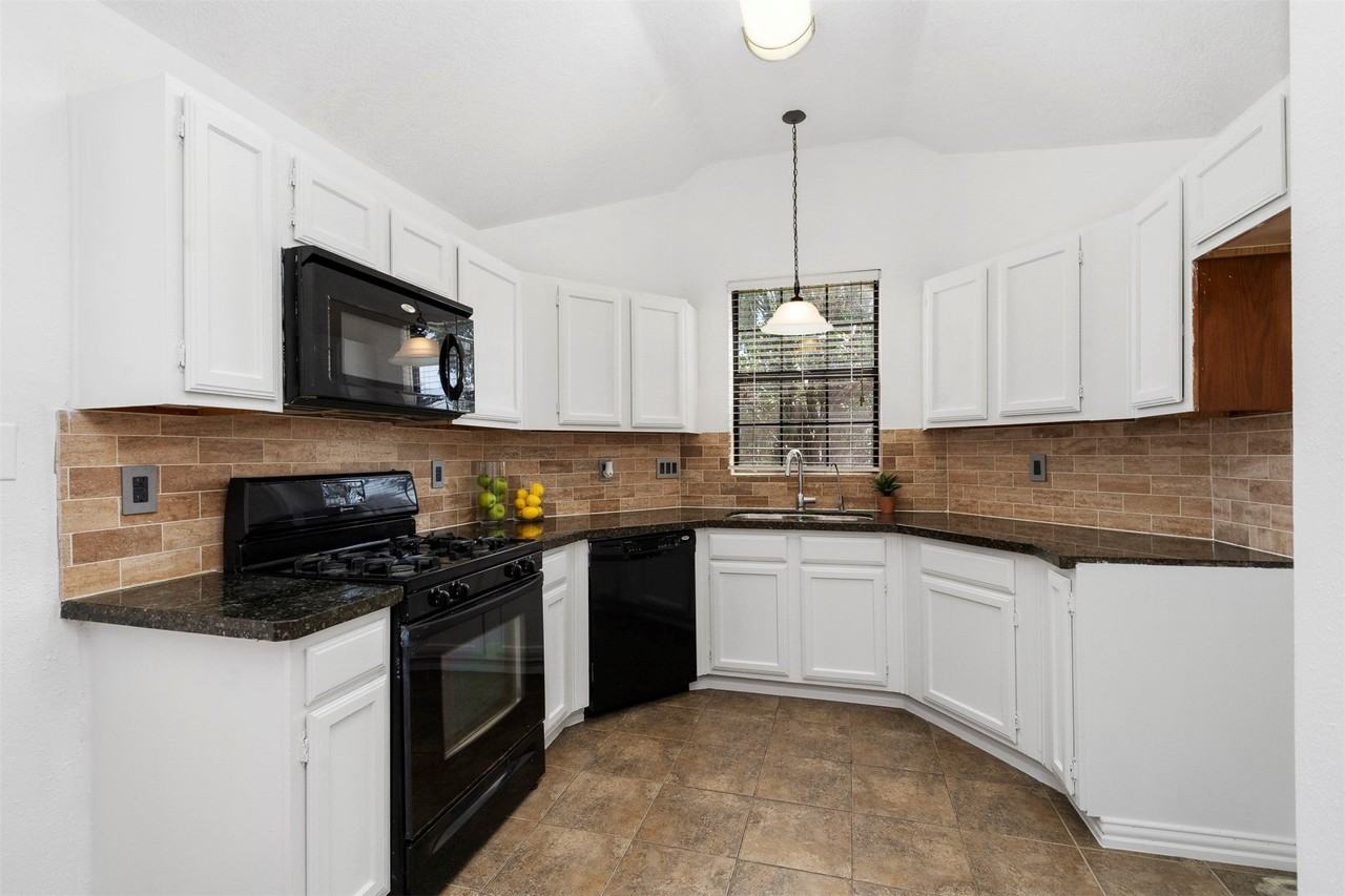 22835 Sherioaks Ln - Photo 5 of 12