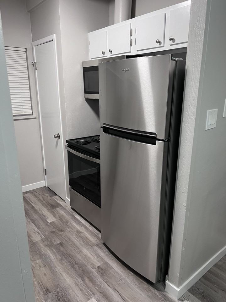 2115 4th Ave #B - Photo 2 of 10