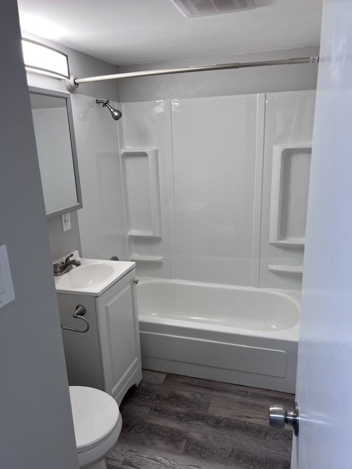 2115 4th Ave #B - Photo 6 of 10