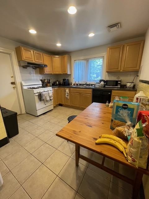 275 Tappan St #2 - Photo 5 of 13