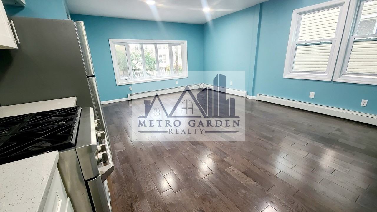 158-24 77th Avenue - Photo 4 of 14