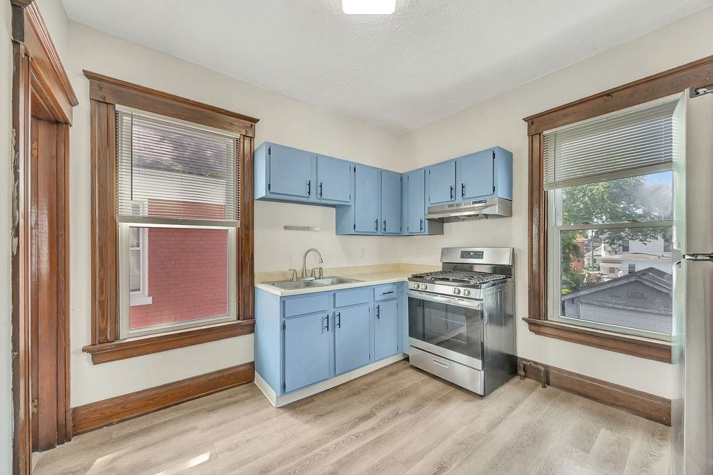2421 Kenilworth Ave #2 - Photo 3 of 20
