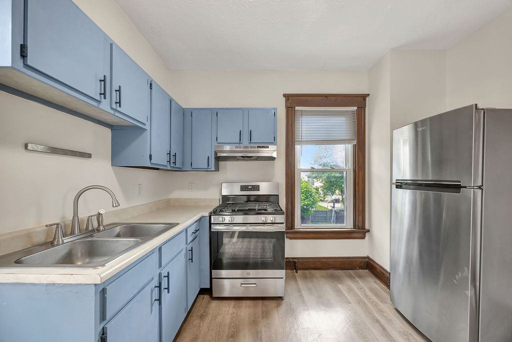2421 Kenilworth Ave #2 - Photo 4 of 20