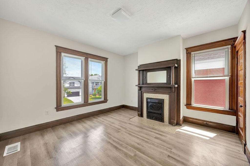 2421 Kenilworth Ave #2 - Photo 5 of 20