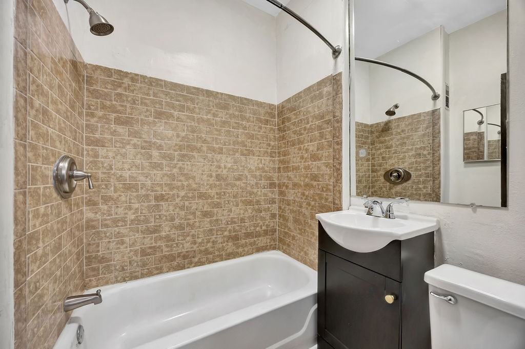 2421 Kenilworth Ave #2 - Photo 6 of 20
