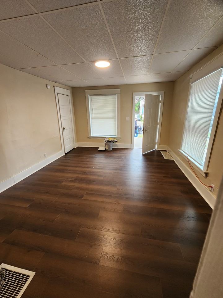 654 W 4th St #1stFL - Photo 2 of 10