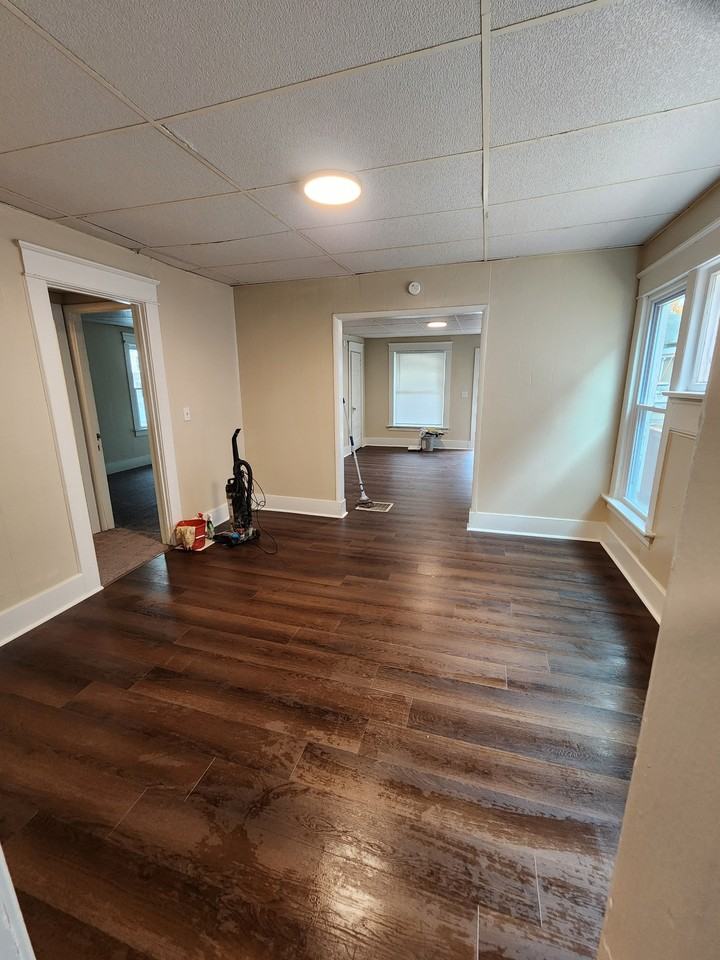 654 W 4th St #1stFL - Photo 4 of 10