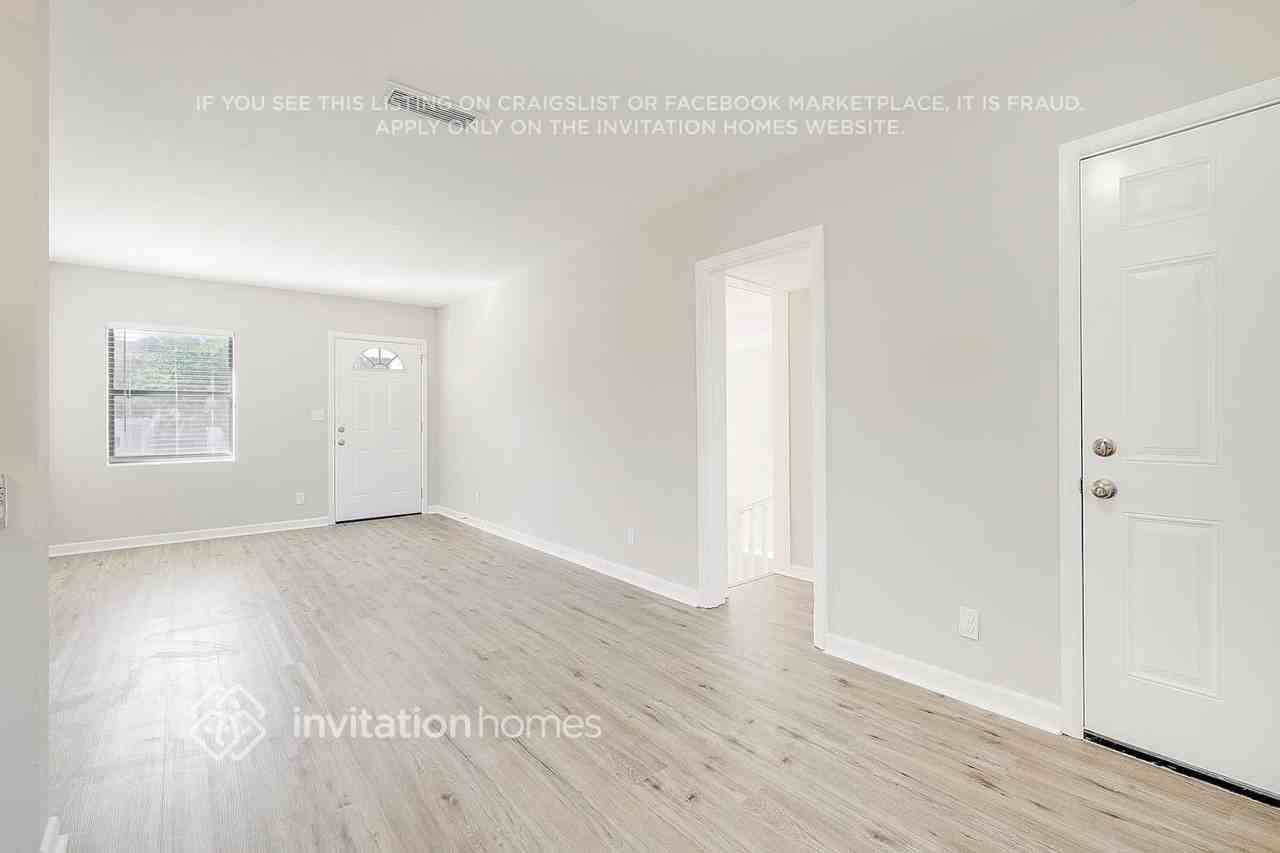 4025 Loys Dr - Photo 2 of 20