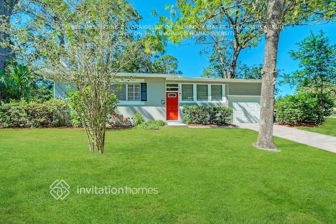 2459 Mercer Cir S - Photo 2 of 27