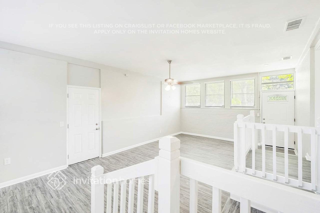 2459 Mercer Cir S - Photo 6 of 27