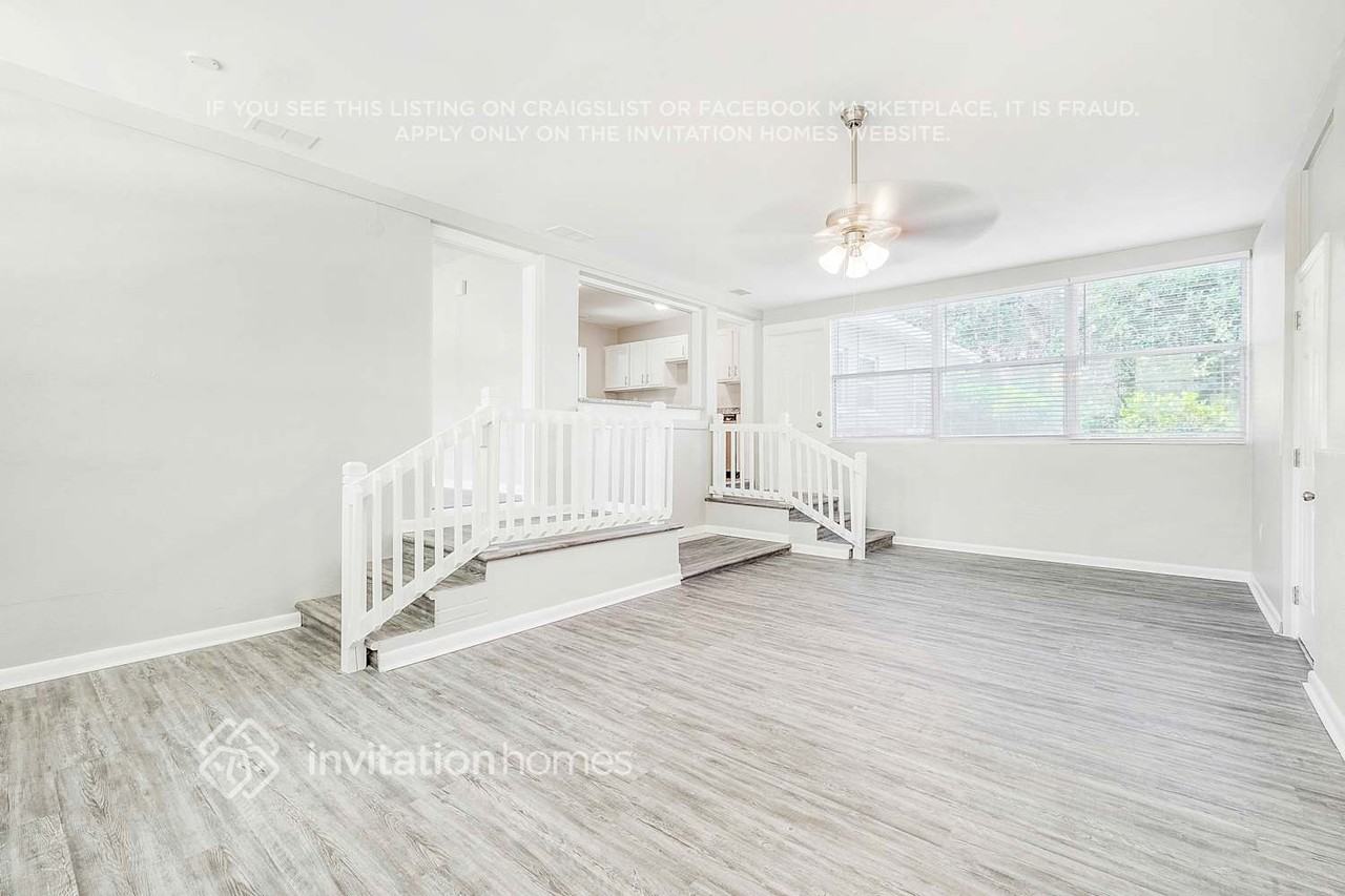 2459 Mercer Cir S - Photo 7 of 27