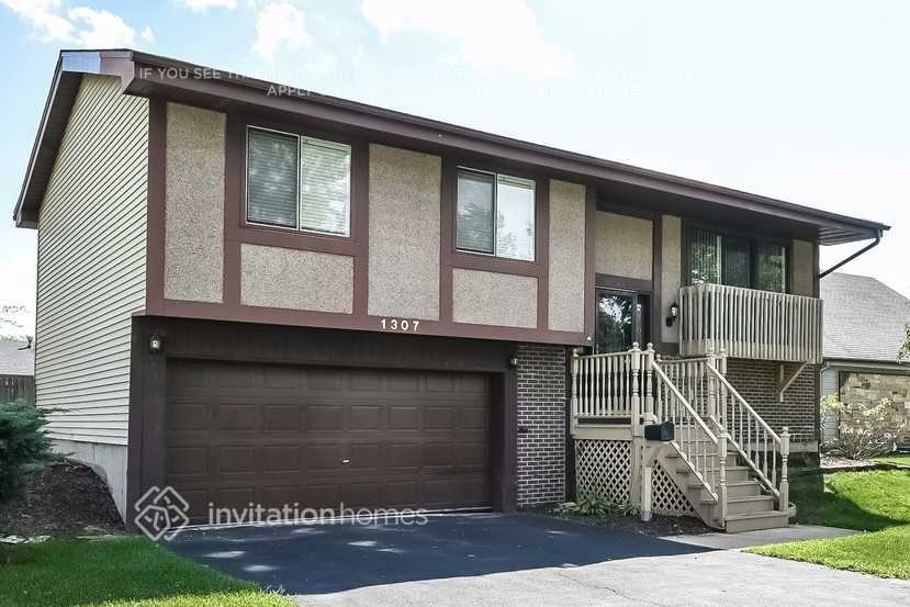 1307 Foxcroft Dr - Photo 4 of 14