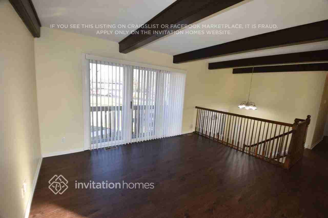 1307 Foxcroft Dr - Photo 5 of 14