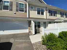 10948 Yalta St Ne #B - Photo 1 of 1