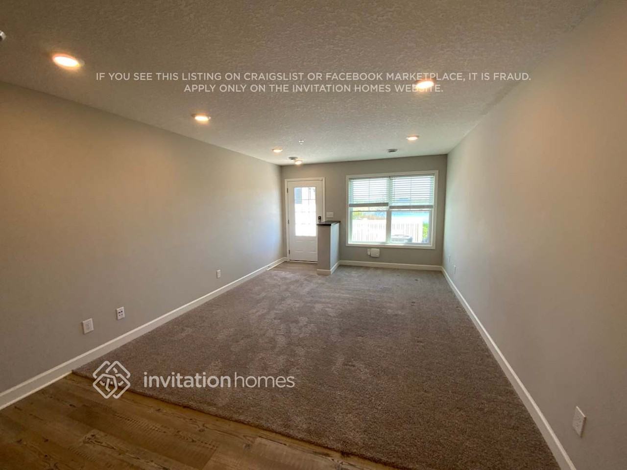 10948 Yalta St Ne #B - Photo 3 of 12