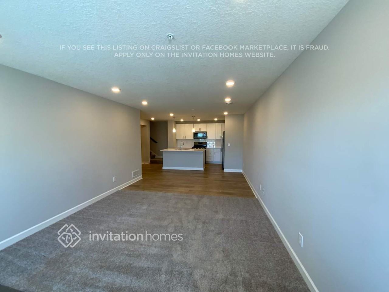 10948 Yalta St Ne #B - Photo 4 of 12