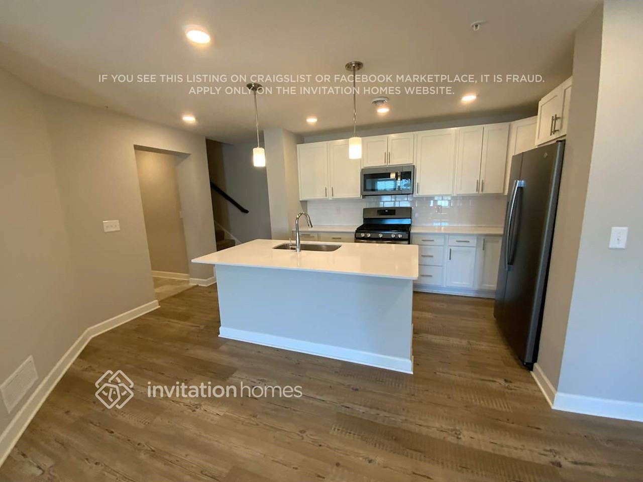 10948 Yalta St Ne #B - Photo 5 of 12