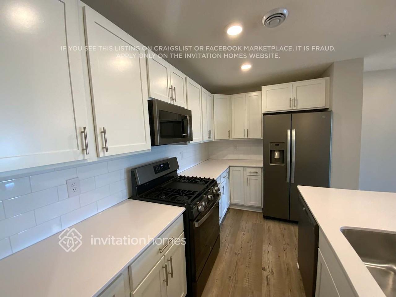 10948 Yalta St Ne #B - Photo 6 of 12