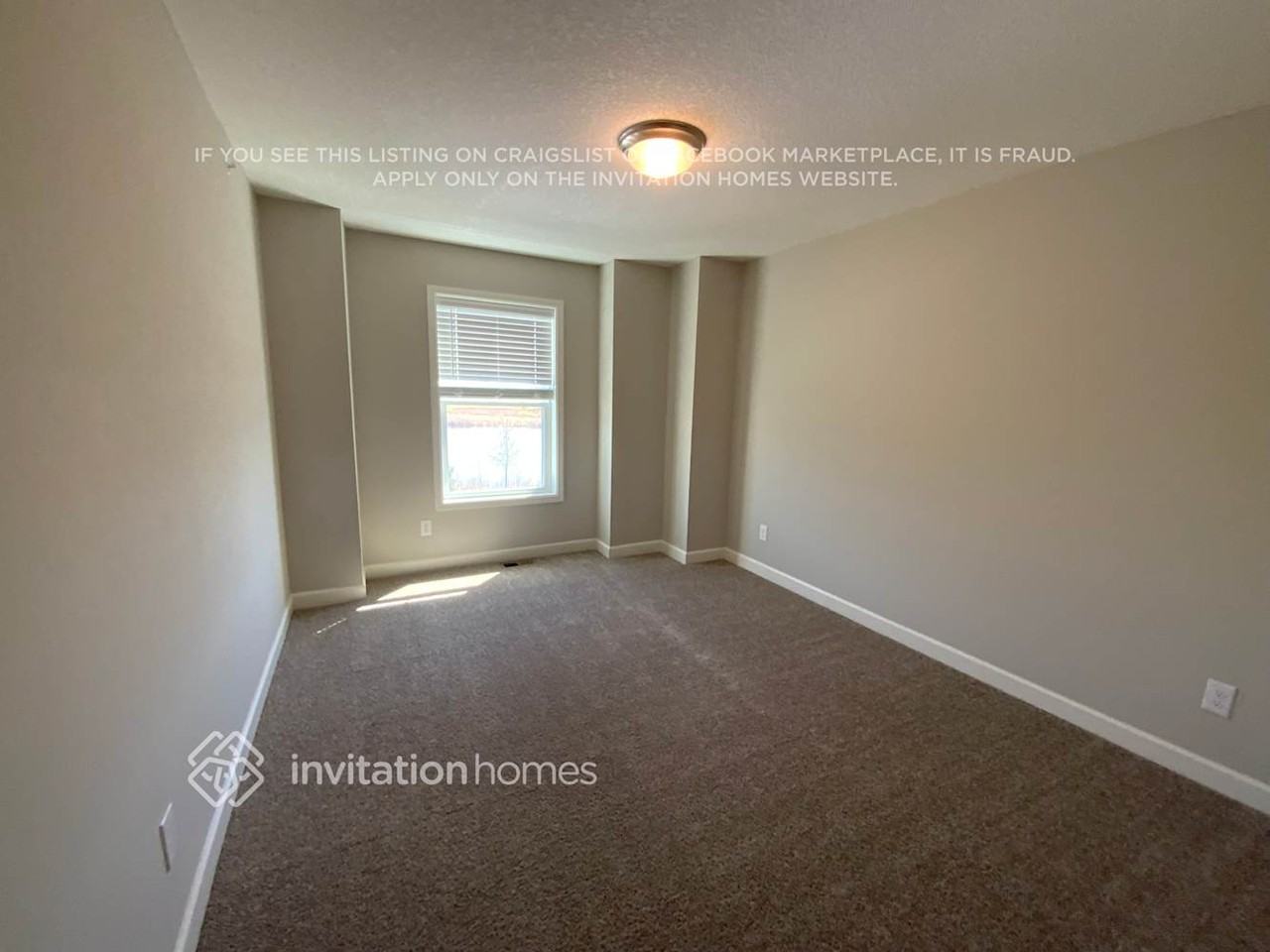 10948 Yalta St Ne #B - Photo 7 of 11