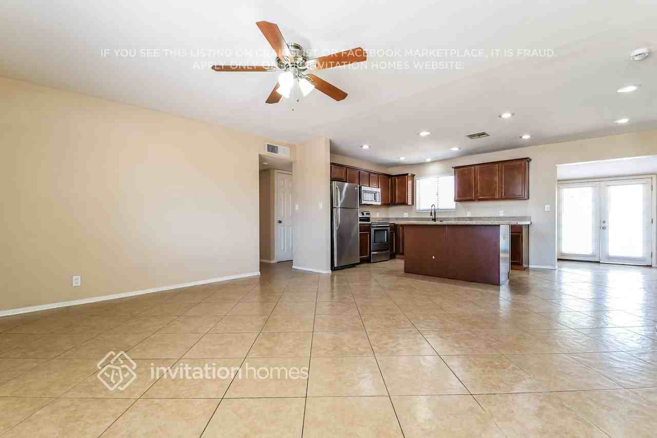 647 E Franklin Ave - Photo 3 of 17