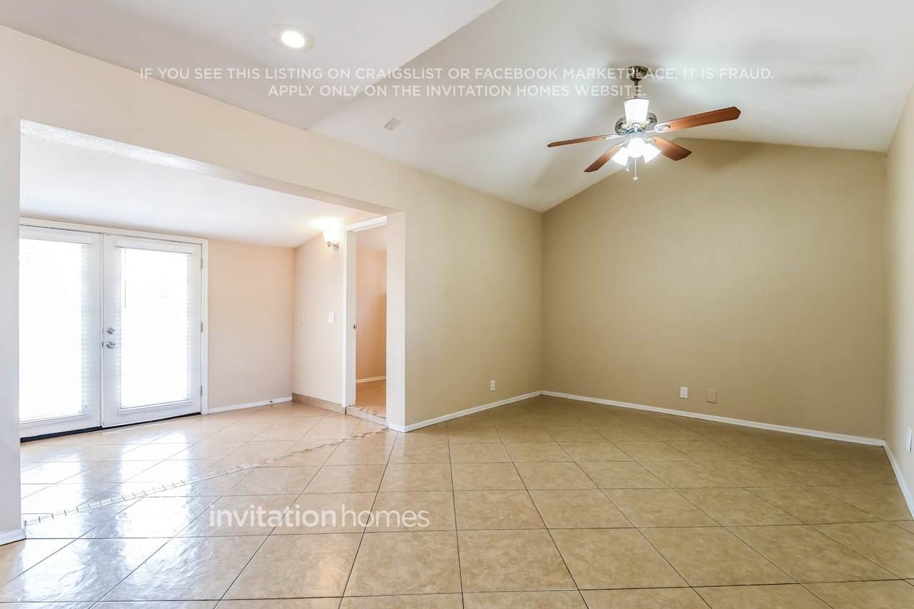 647 E Franklin Ave - Photo 4 of 17