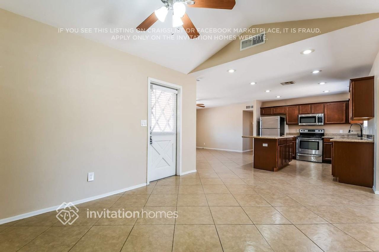 647 E Franklin Ave - Photo 5 of 17