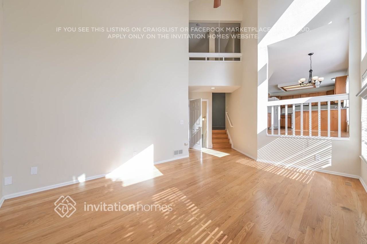 1572 Beacon Hill Dr - Photo 6 of 19