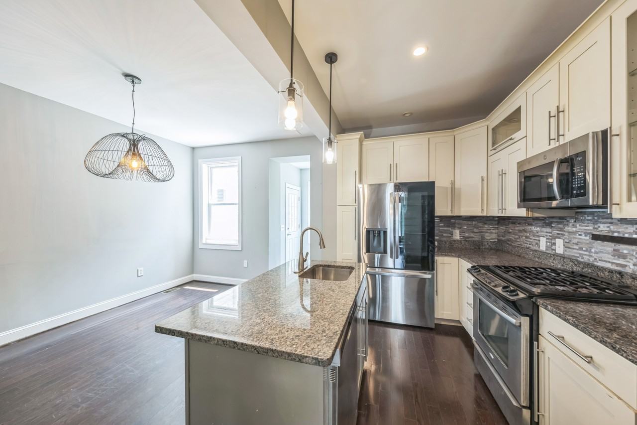 723 K St Ne - Photo 3 of 24