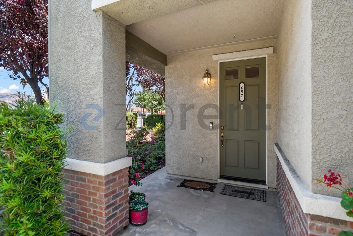 657 N Capitol Ave - Photo 4 of 28