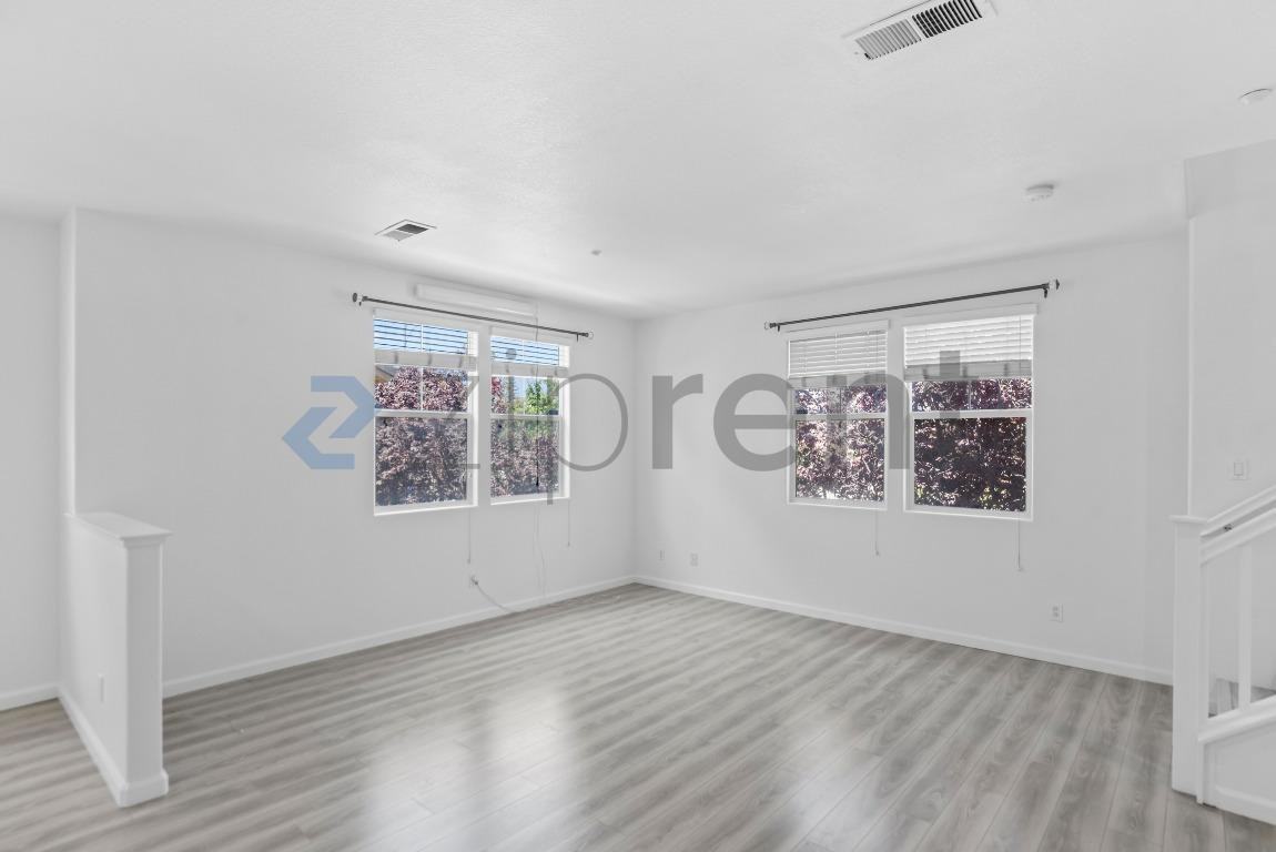 657 N Capitol Ave - Photo 6 of 28