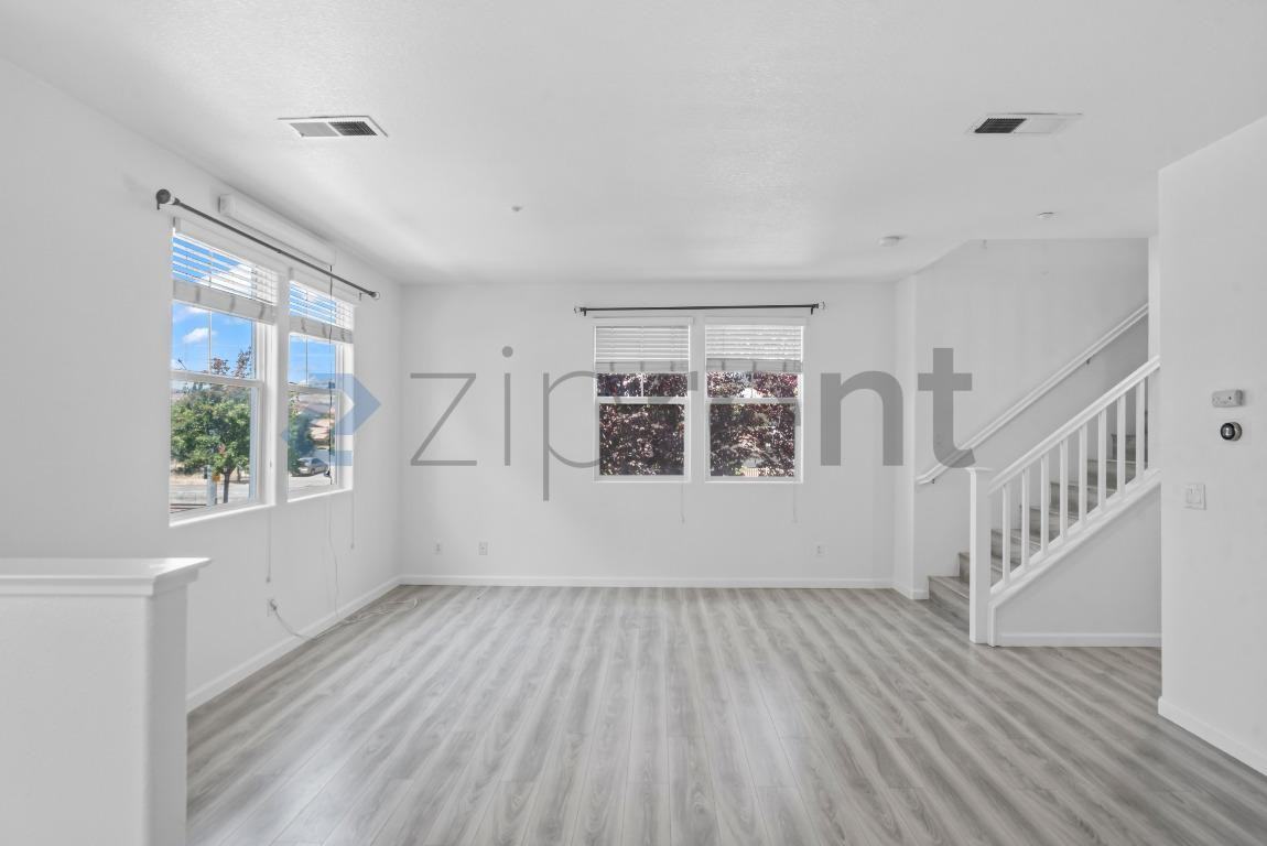 657 N Capitol Ave - Photo 7 of 28