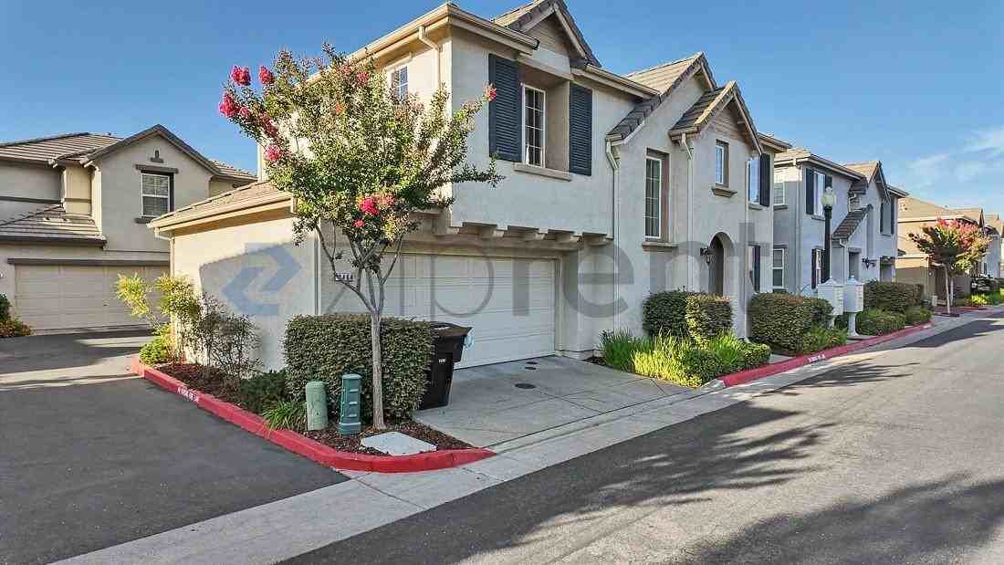 8464 Roseto Rd - Photo 6 of 50