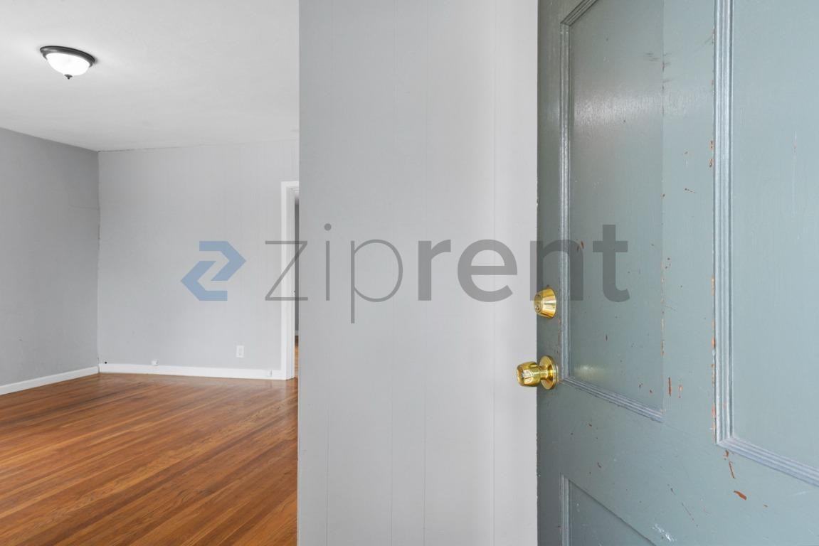 1052 45th St #A - Photo 5 of 22