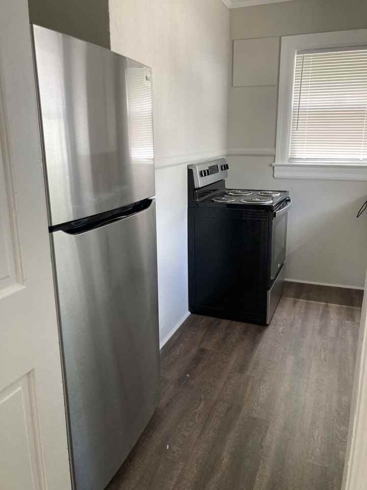 204 S Zetterower Ave #1 - Photo 4 of 7