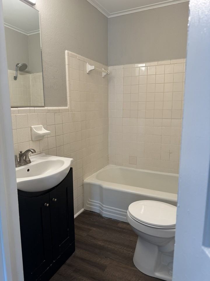 204 S Zetterower Ave #1 - Photo 7 of 7