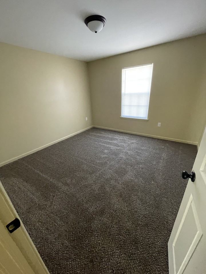 800 W Hoadley Rd #7F - Photo 6 of 8