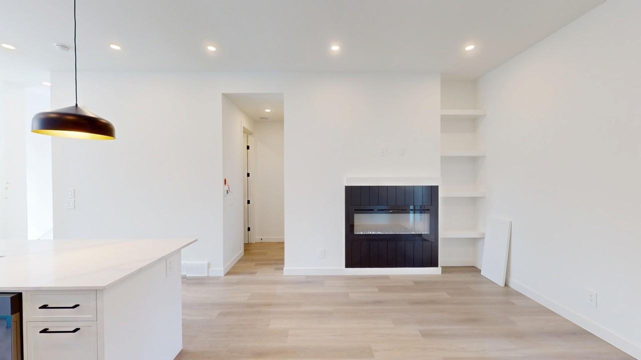 2702 25 Ave Sw - Photo 2 of 17