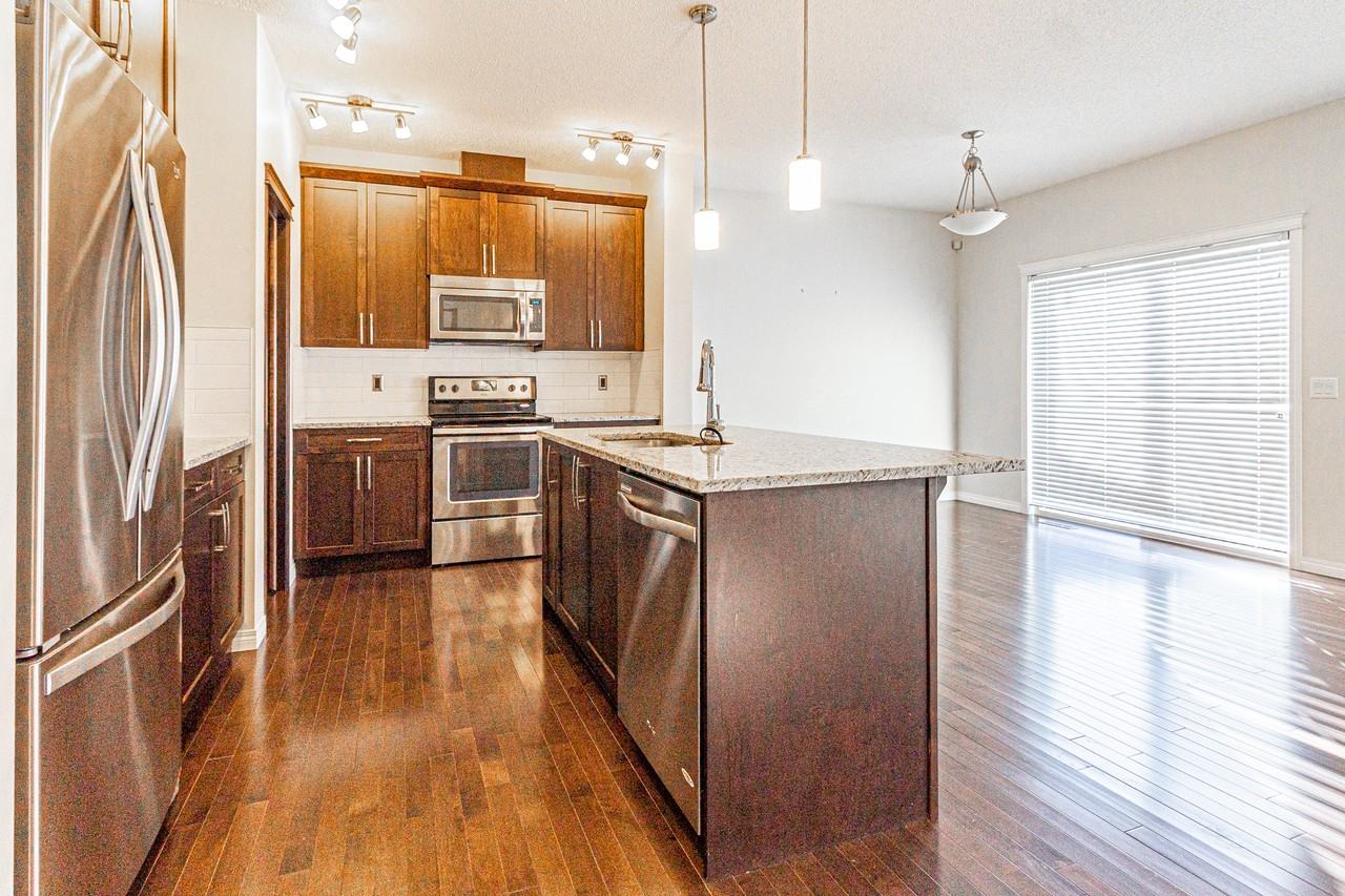 184 Walden Parade Se - Photo 3 of 23
