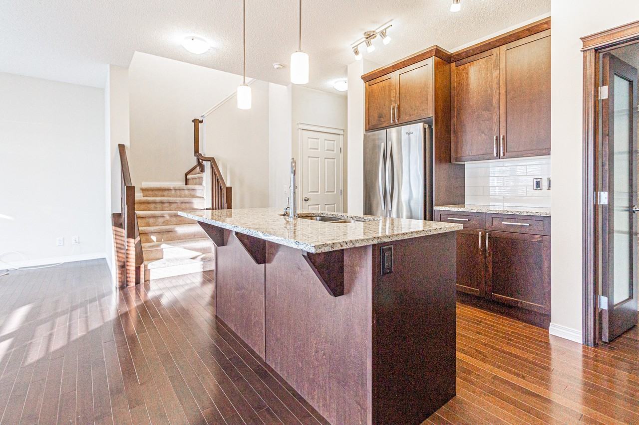 184 Walden Parade Se - Photo 4 of 23