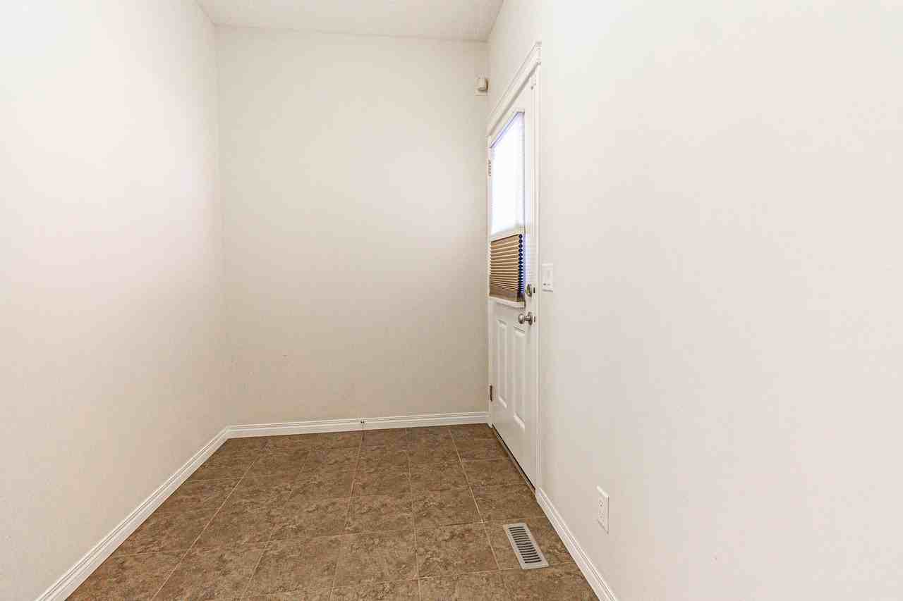 184 Walden Parade Se - Photo 5 of 23