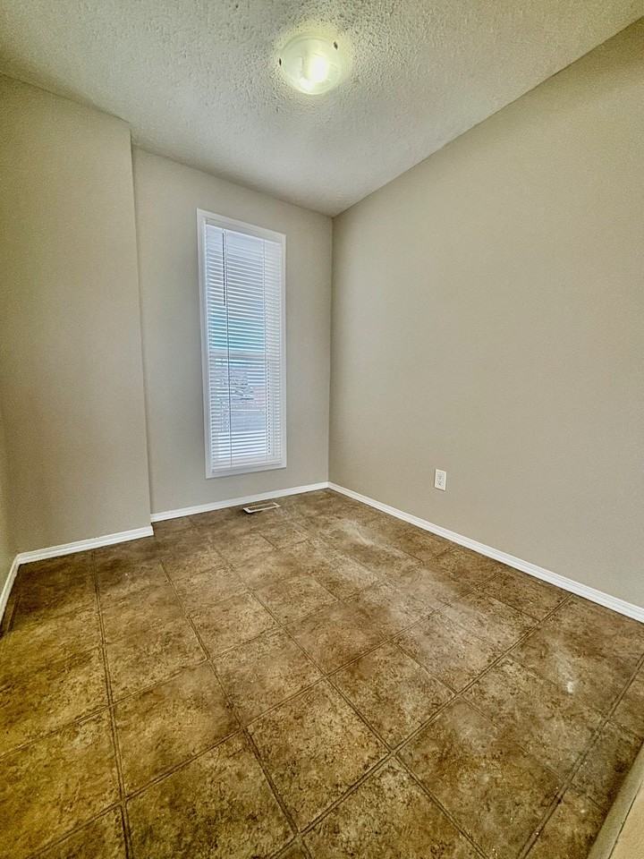 505 4 St Se - Photo 2 of 12