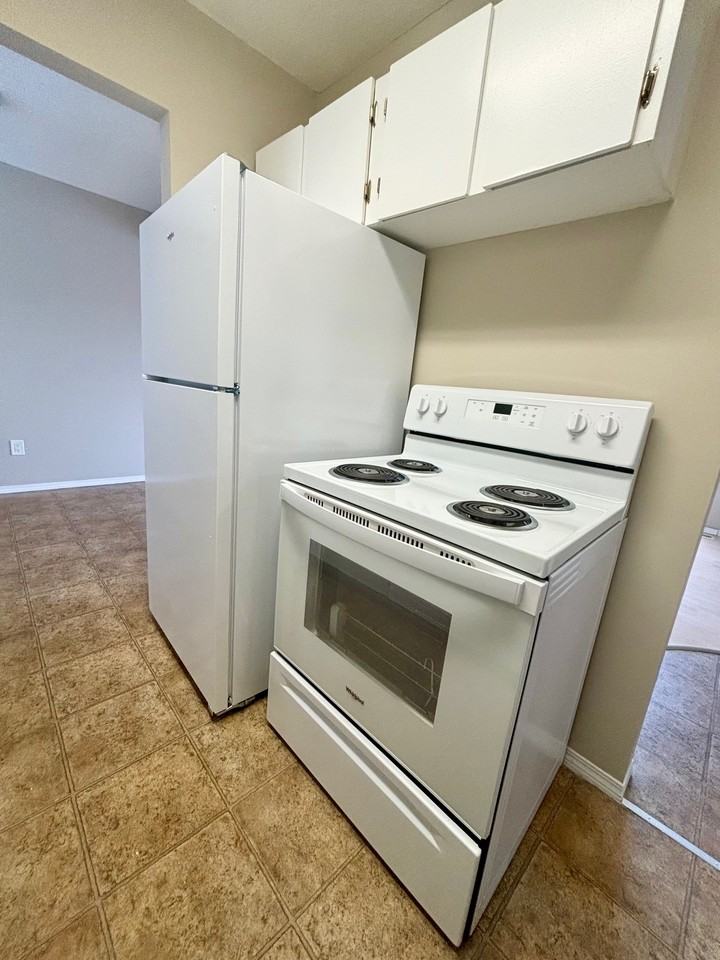 505 4 St Se - Photo 4 of 12
