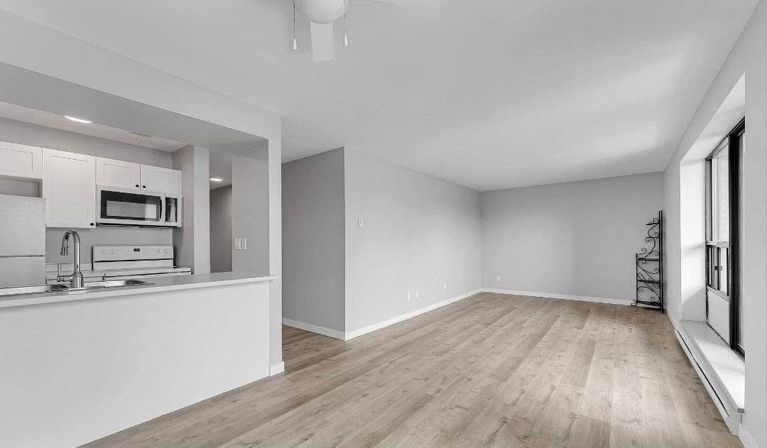 301-17 Eldon Hall Place - Photo 3 of 14