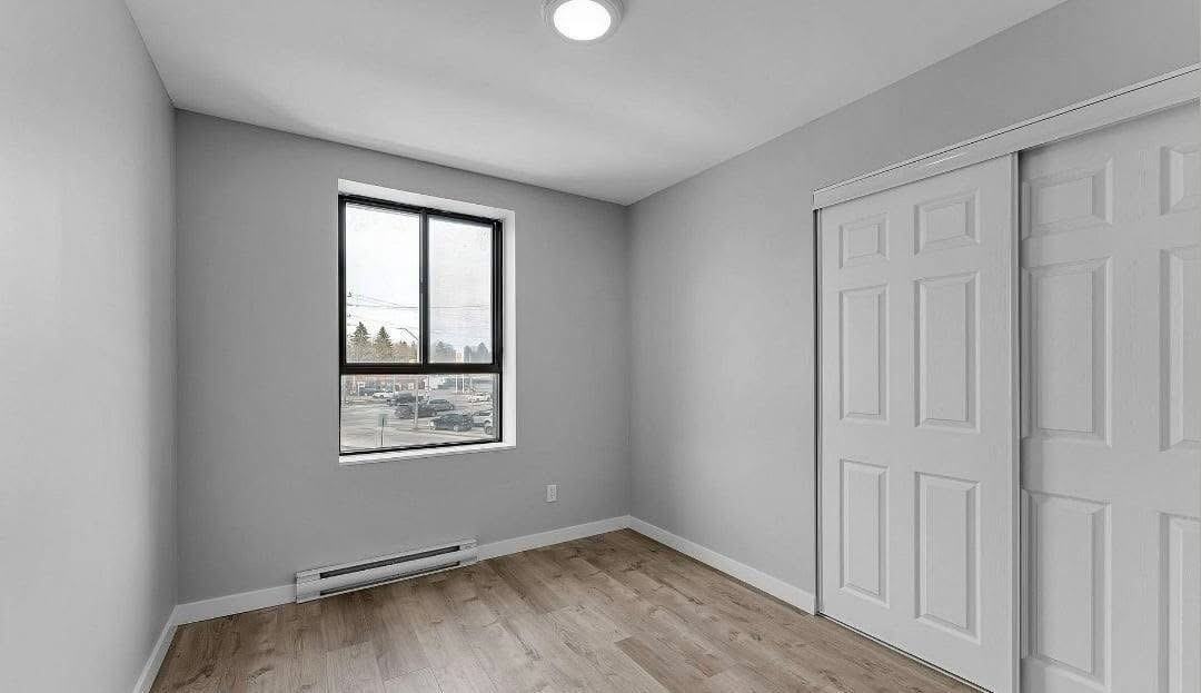 301-17 Eldon Hall Place - Photo 6 of 14