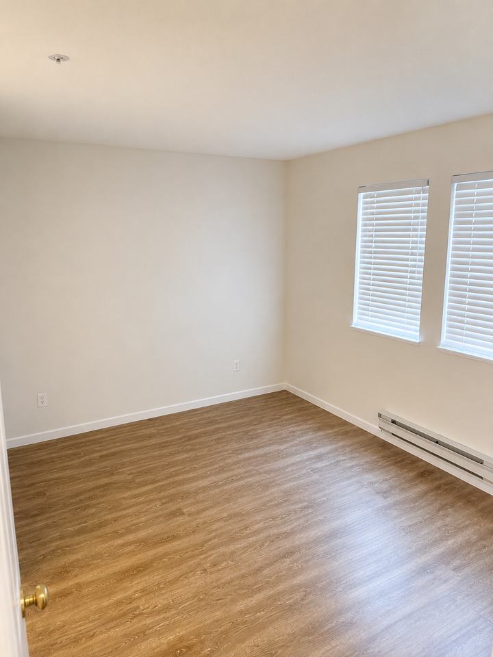 1190 Eastwood St - Photo 2 of 8