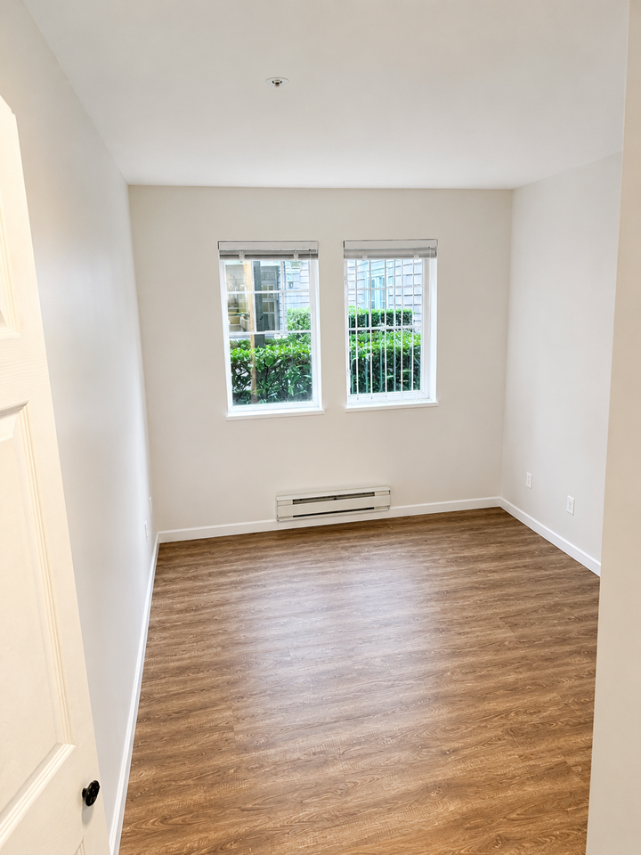1190 Eastwood St - Photo 3 of 8