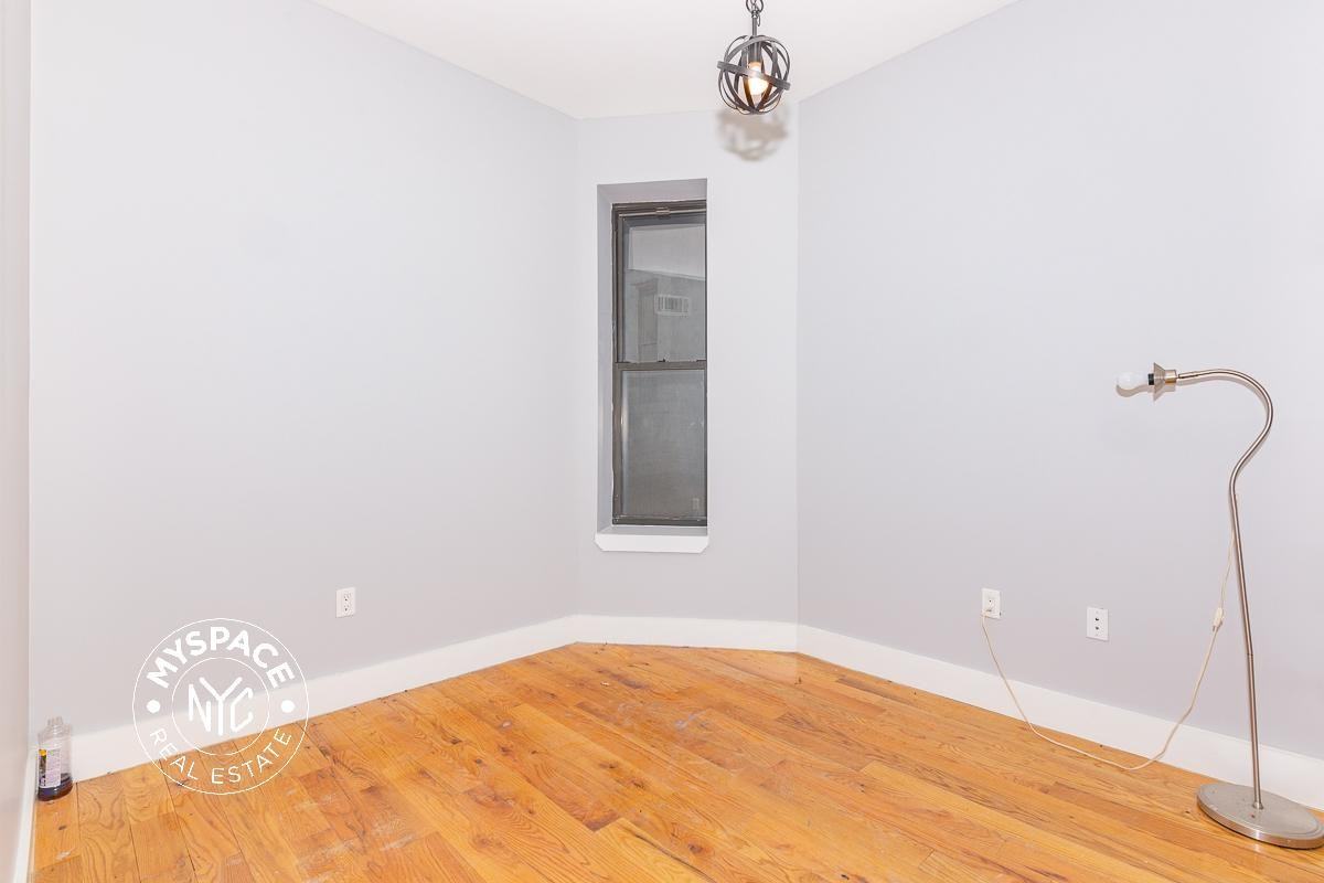 456 Madison St #1L - Photo 4 of 9
